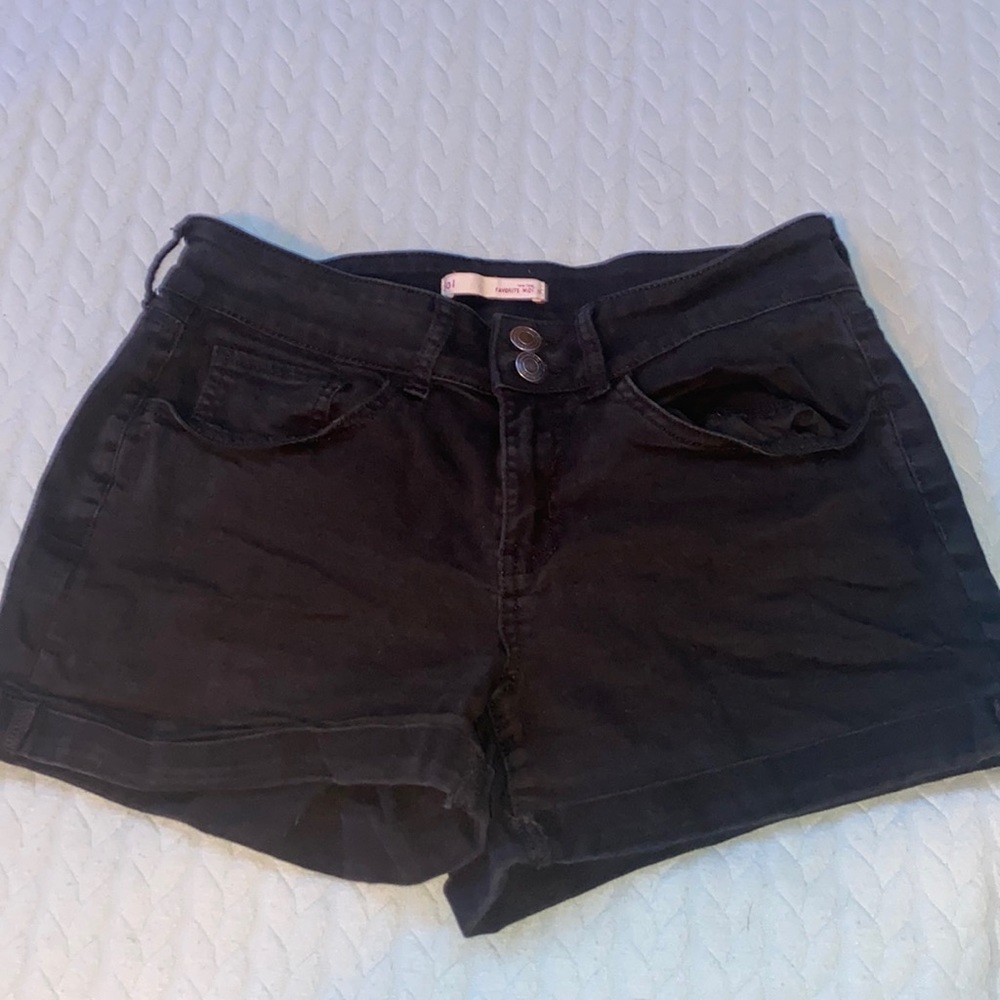 SO brand size 11 juniors black jean shorts